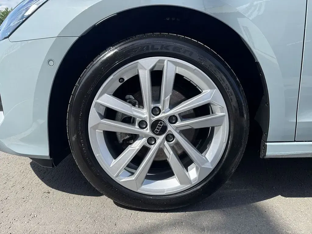 Gebraucht Audi A3 Ambiente 116 PS (85 kW) 2025 Pfeilgrau perleffekt Limousine