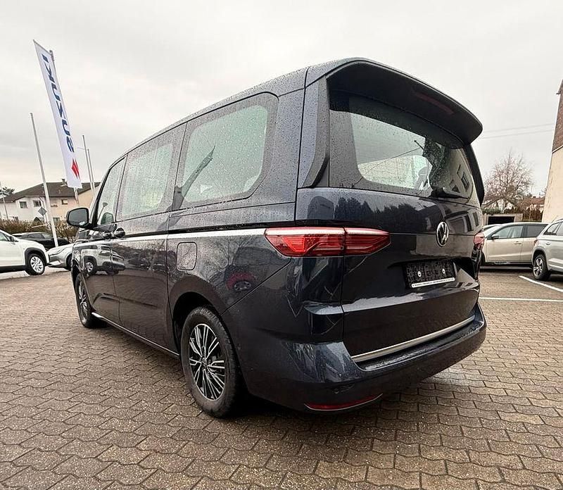 Second-hand VW Multivan 150 CP (110 kW) 2024 Albastru Monovolum