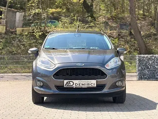 Gebraucht Ford Fiesta Celebration 150 PS (110 kW) 2016 Grau Kleinwagen