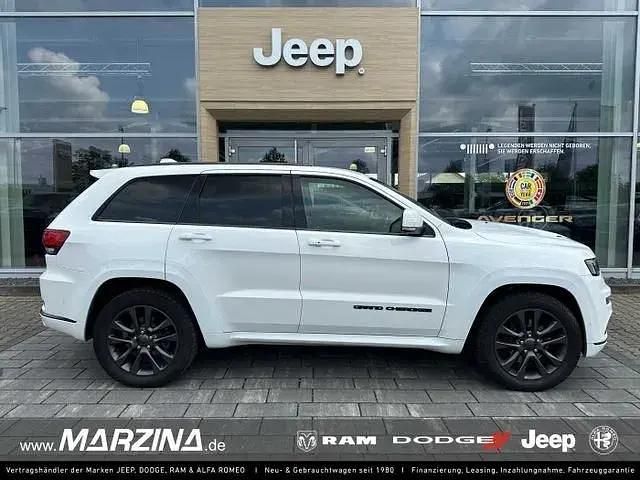 Weiß (bright white clear coat) Gebraucht 2020 Jeep Grand Cherokee SUV | 33.890 € (Etwas zu teuer) - Bild 1/4