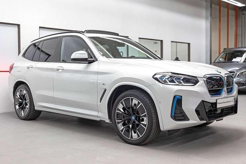Gebraucht BMW iX3 Impressive 210 kW (286 PS) 2022 Mineralweiss SUV
