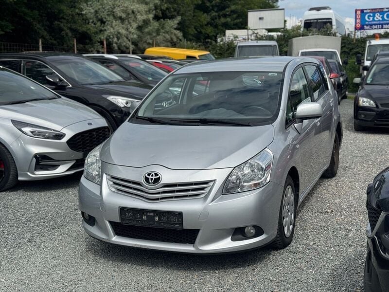 Silber Gebraucht 2010 Toyota Verso Life Van / Kleinbus | 2.500 € (Fairer Preis) - Bild 1/4