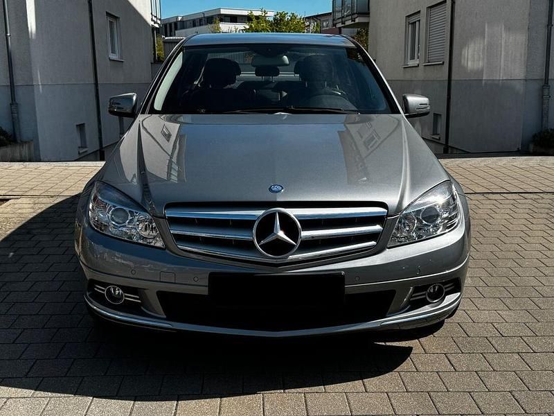 Grau Gebraucht 2009 Mercedes C230 Avantgarde Limousine | 11.999 € (Etwas zu teuer) - Bild 1/4
