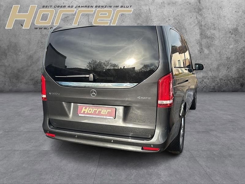 Gebraucht Mercedes V220 Avantgarde 163 PS (119 kW) 2024 Grau Van / Kleinbus