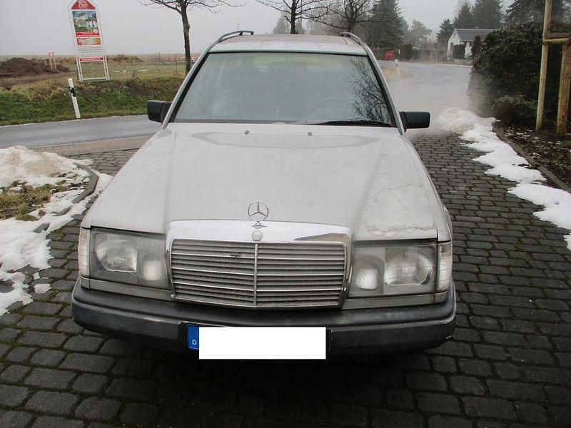 Gebraucht Mercedes E230 132 PS (97 kW) 1988 Silber Kombi