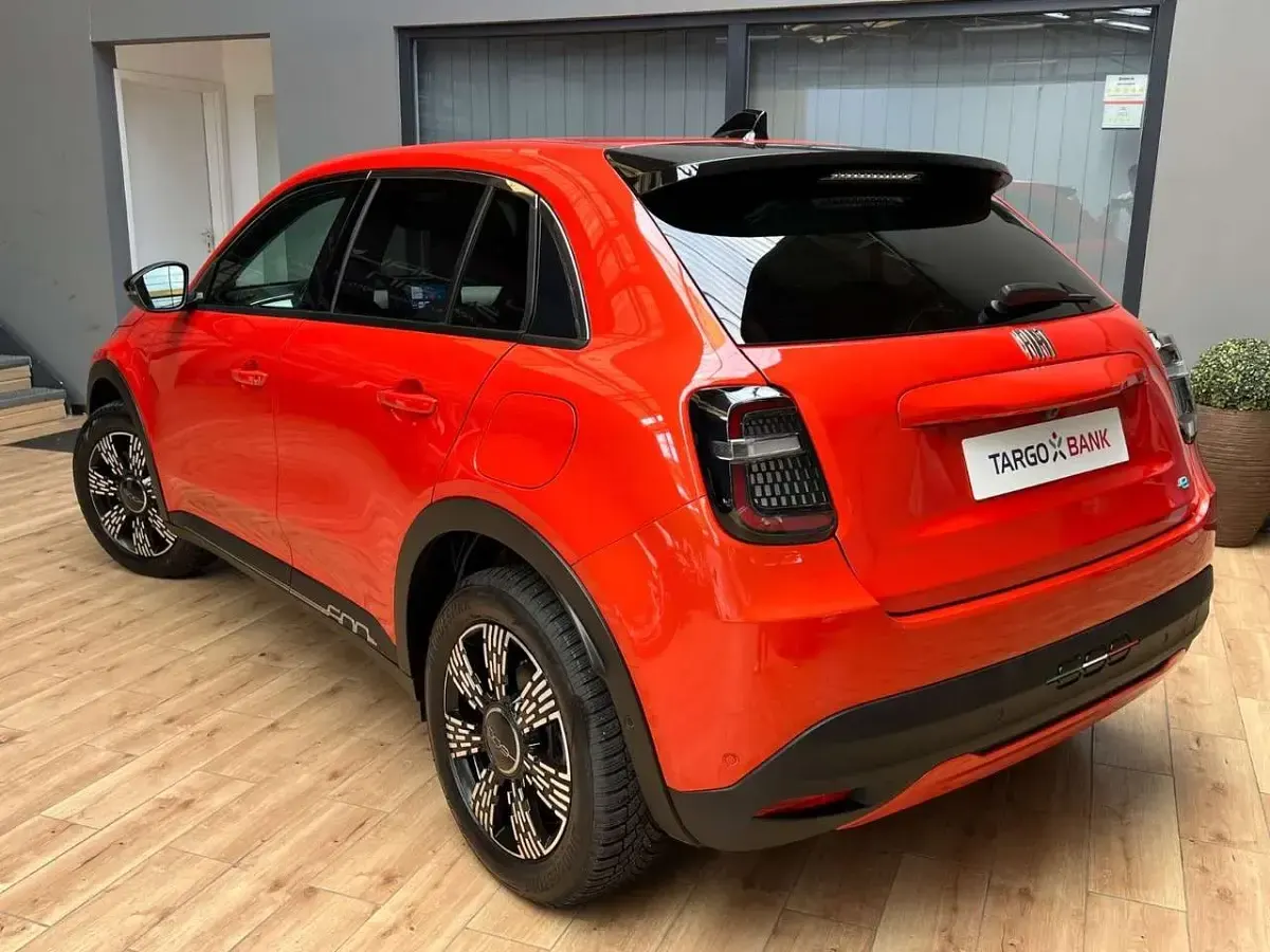 Gebraucht Fiat 600E La Prima 114 kW (156 PS) 2024 Giallo imola SUV