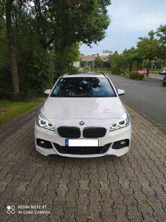 Weiß Gebraucht 2017 BMW 225 Active Tourer M Sport Van / Kleinbus | 12.000 € (Fairer Preis) - Bild 1/4
