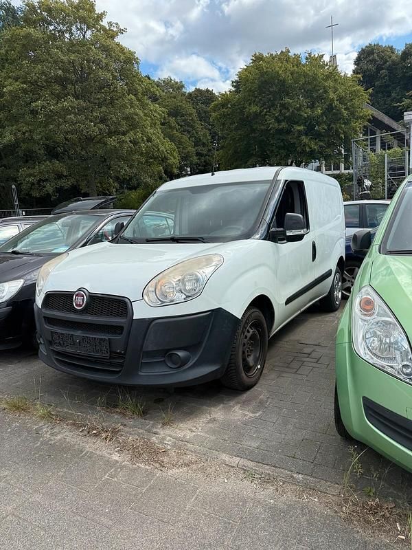 Weiß Gebraucht 2015 Fiat Doblò Van / Kleinbus | 4.800 € (Fairer Preis) - Bild 1/4