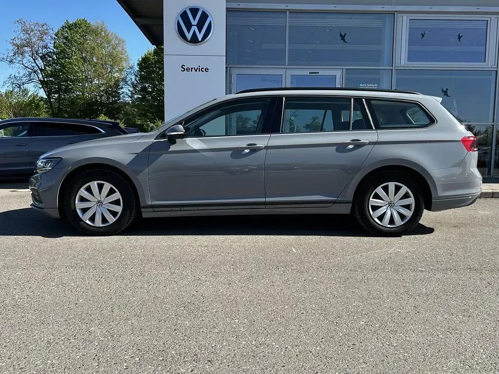 Gebraucht VW Passat 150 PS (110 kW) 2022 Mondsteingrau Kombi
