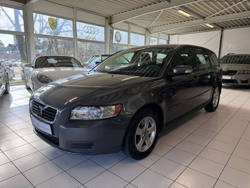 Grau Gebraucht 2008 Volvo V50 Kombi | 4.490 € (Teuer) - Bild 1/4