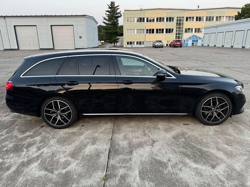Gebraucht Mercedes E200 AMG 197 PS (144 kW) 2019 Schwarz Kombi