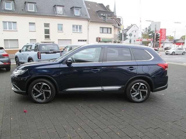 Tansanitblau Gebraucht 2016 Mitsubishi Outlander Top SUV | 17.990 € (Fairer Preis) - Bild 1/4