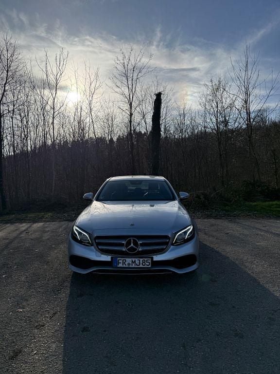 Gebraucht Mercedes E220 Avantgarde 194 PS (142 kW) 2016 Silber Limousine