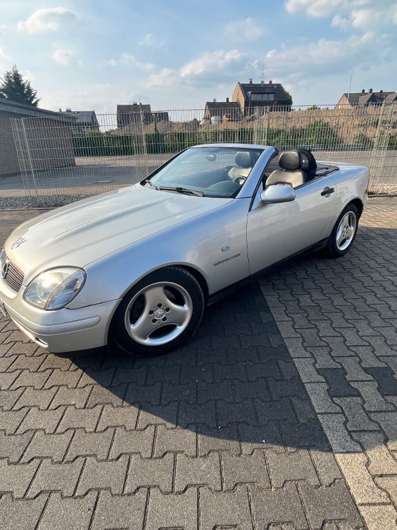 Silber Gebraucht 2000 Mercedes SLK230 Cabrio | 4.800 € (Etwas zu teuer) - Bild 1/4