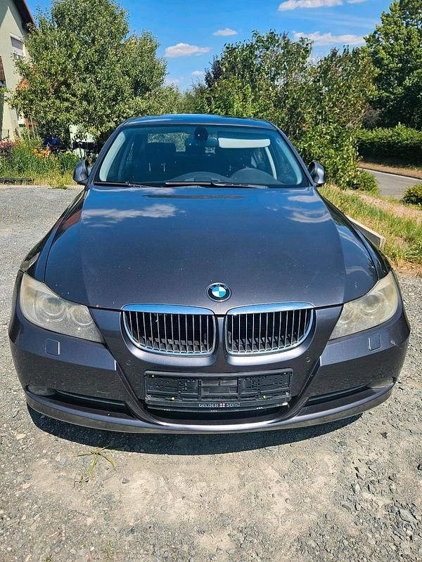 Grau Gebraucht 2007 BMW 325 Limousine | 3.500 € - Bild 1/4