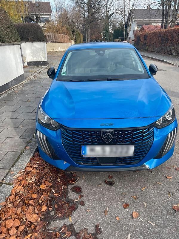 Blau Gebraucht 2024 Peugeot 208 Allure Kleinwagen | 18.900 € (Guter Preis) - Bild 1/4