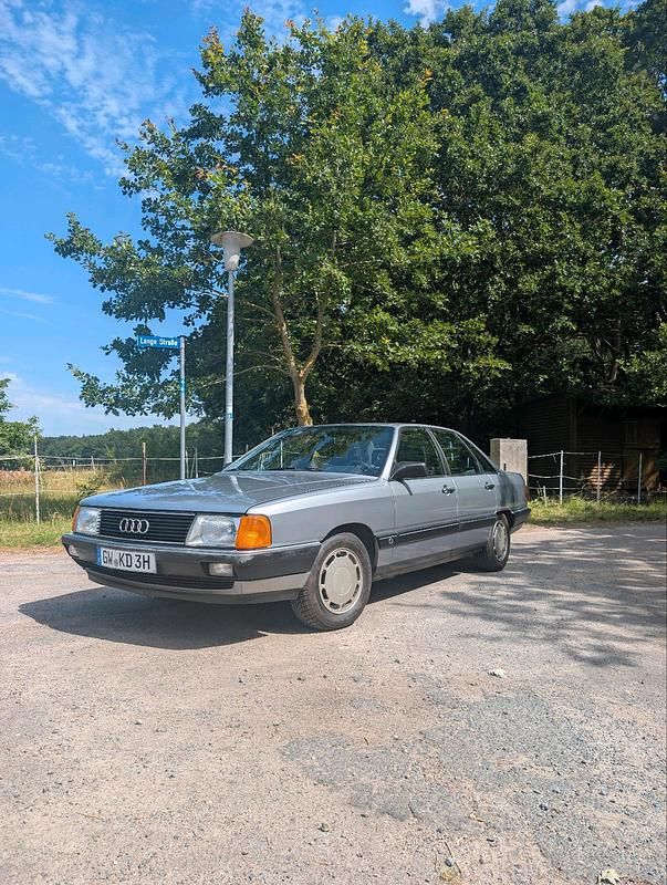 Silber Gebraucht 1983 Audi 100 Limousine | 3.299 € - Bild 1/4