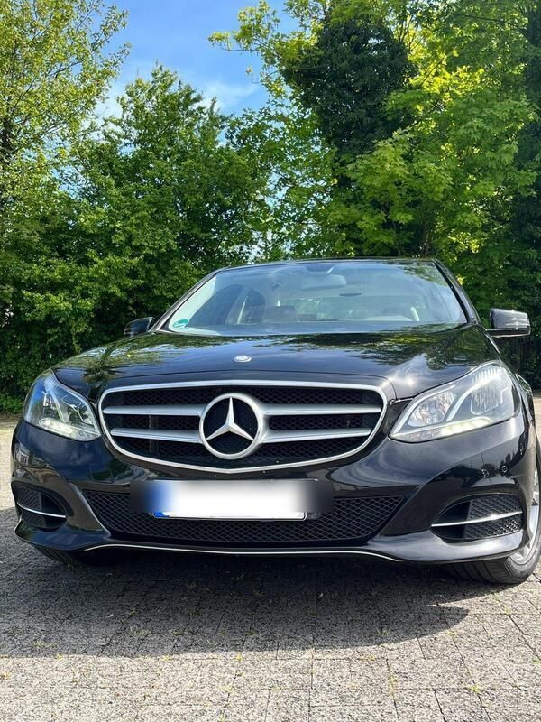 Schwarz Gebraucht 2014 Mercedes E200 Limousine | 14.000 € (Etwas zu teuer) - Bild 1/4
