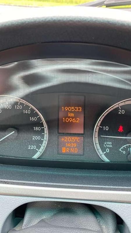Silber Gebraucht 2009 Mercedes Viano Van / Kleinbus | 14.490 € (Fairer Preis) - Bild 1/4