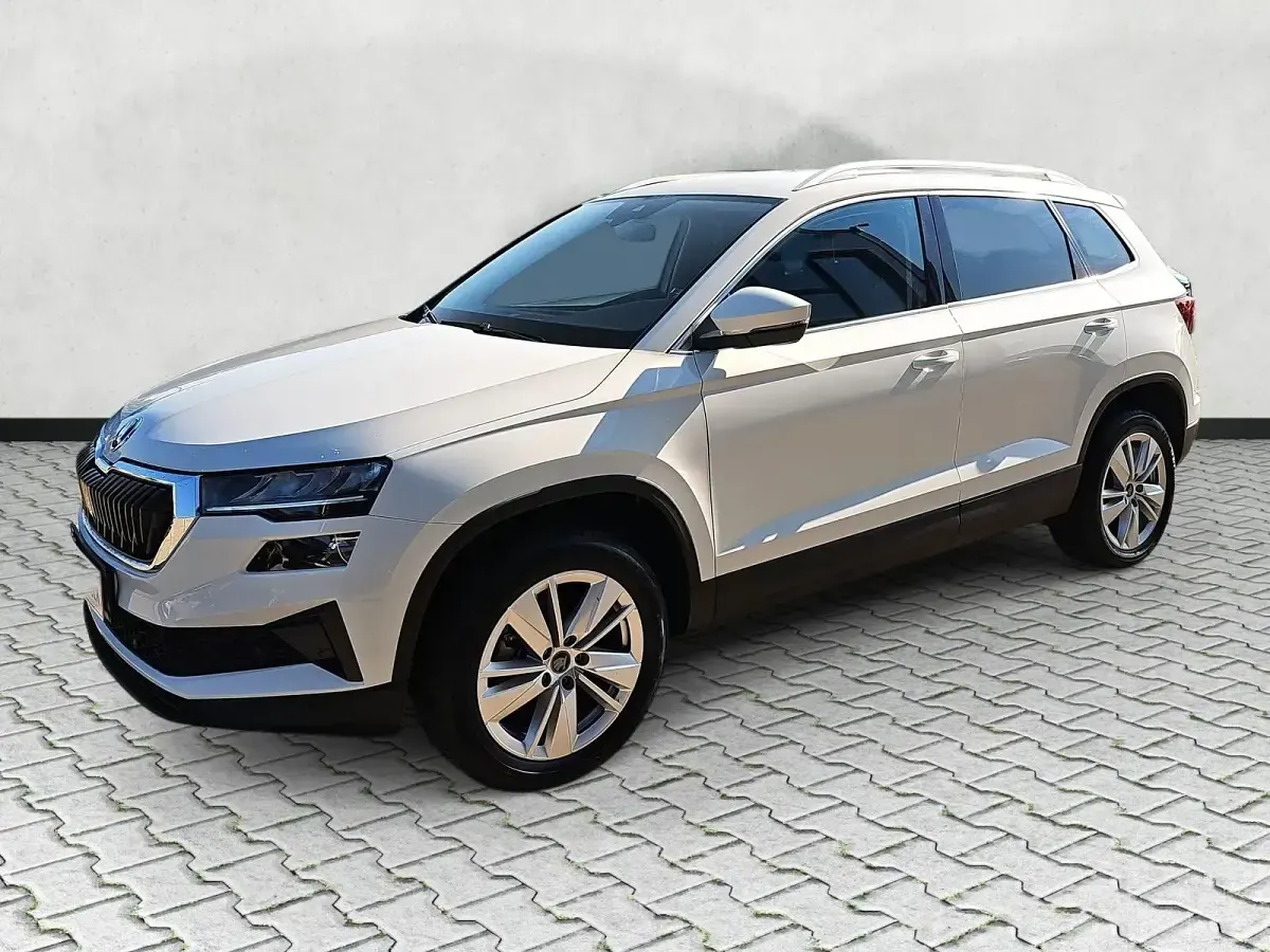 Gebraucht Skoda Karoq Selection 150 PS (110 kW) 2025 Moonweiss metallic SUV