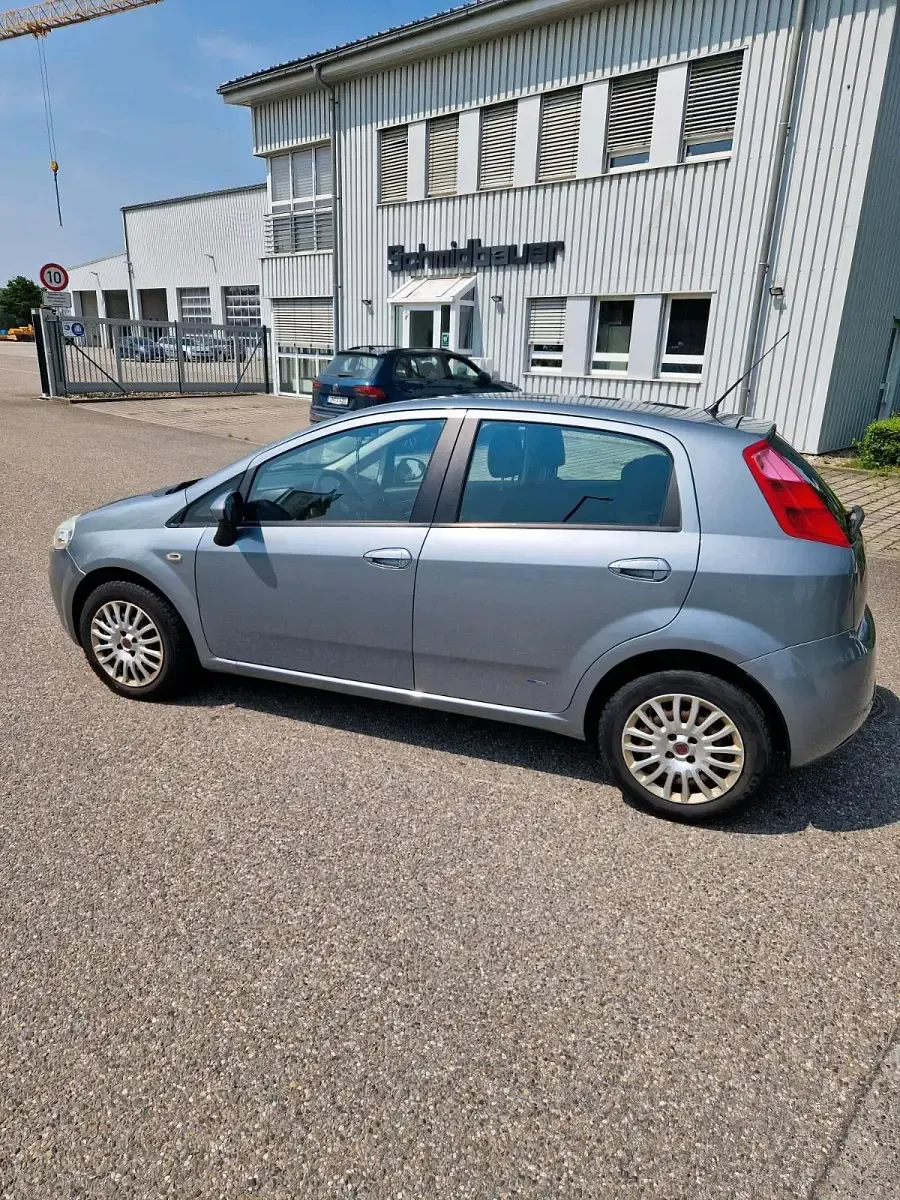 Gebraucht Fiat Grande Punto 77 PS (56 kW) 2009 Blau Kleinwagen