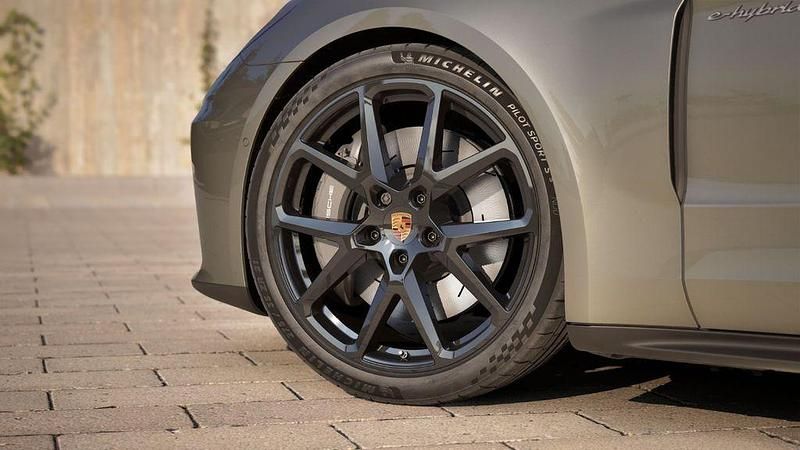 Neu Porsche Panamera 4 470 PS (345 kW) 2026 Aventuringrünmetallic Limousine