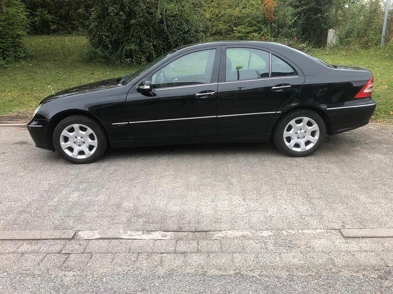 Schwarz Gebraucht 2006 Mercedes C200 Limousine | 3.500 € (Fairer Preis) - Bild 1/4