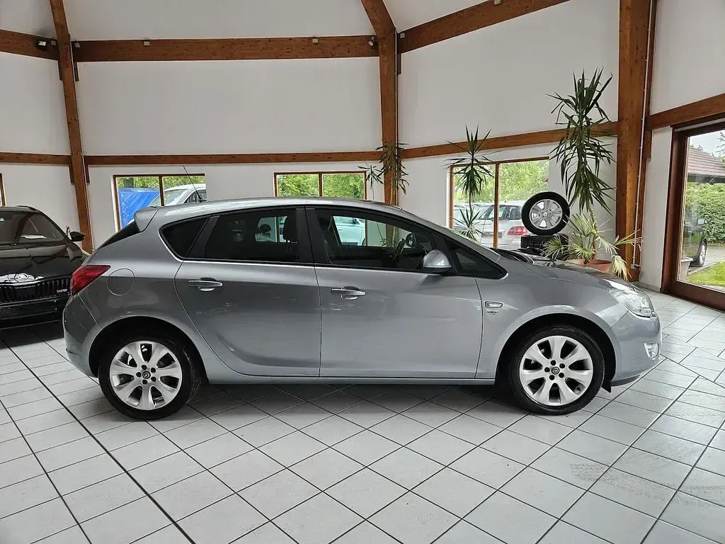 Usata Opel Astra 120 CV (88 kW) 2013 Argento Berlina