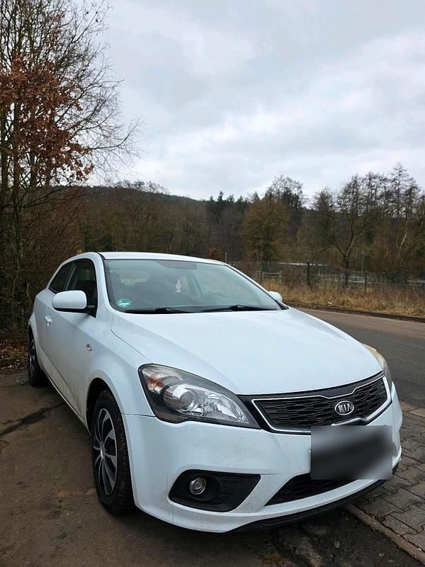 Gebraucht Kia Ceed 125 PS (91 kW) 2012 Weiß Kleinwagen