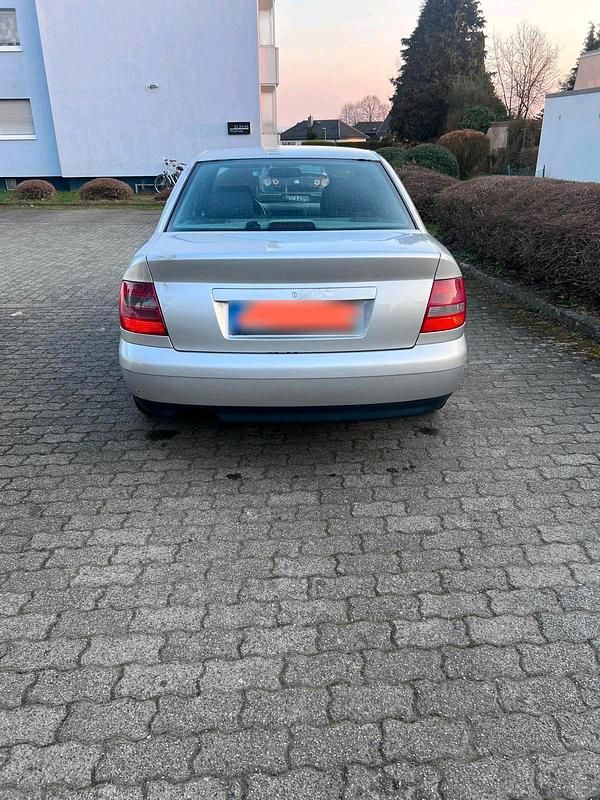 Gebraucht Audi A4 100 PS (73 kW) 2000 Silber Limousine