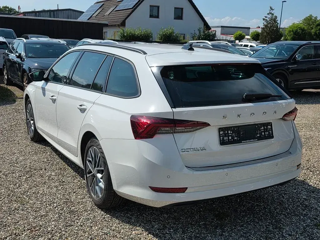Gebraucht Skoda Octavia First Edition 116 PS (85 kW) 2023 Silber Kombi