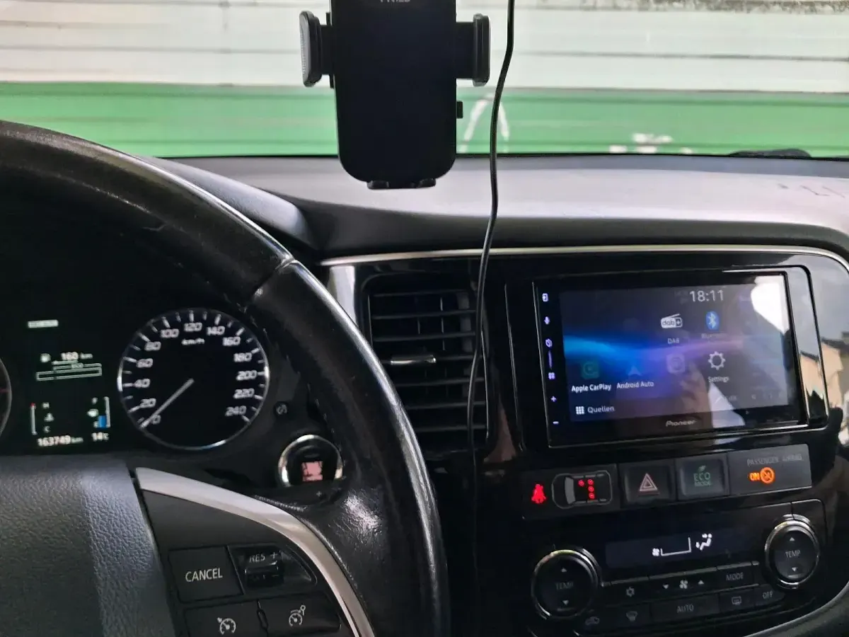 Gebraucht Mitsubishi Outlander 150 PS (110 kW) 2015 Weiß SUV