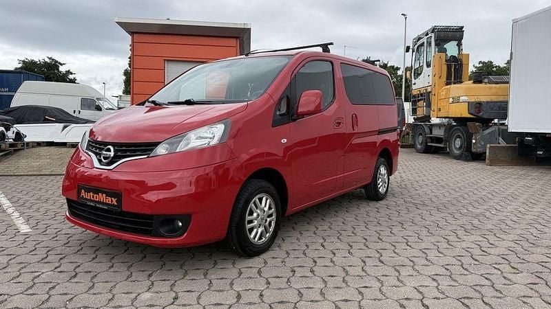 Rot Gebraucht 2016 Nissan NV200 Tekna Van | 7.950 € (Guter Preis) - Bild 1/4