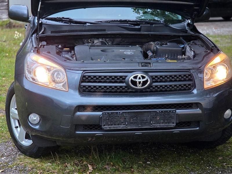 Grau Gebraucht 2009 Toyota RAV4 SUV | 5.300 € (Guter Preis) - Bild 1/4