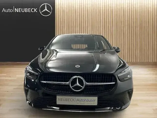 Gebraucht Mercedes B200 Progressive 163 PS (119 kW) 2024 lack kosmosschwarz Kleinwagen