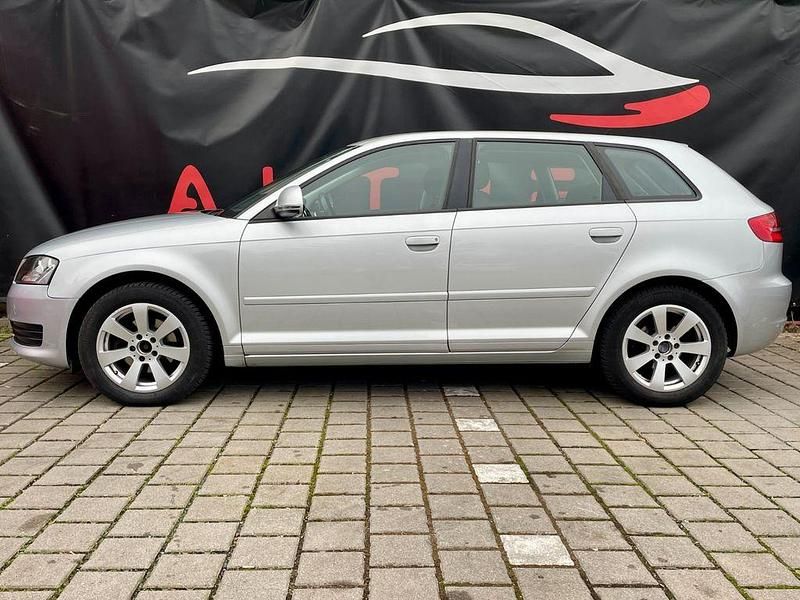 Gebraucht Audi A3 Attraction 105 PS (77 kW) 2010 Silber Kleinwagen