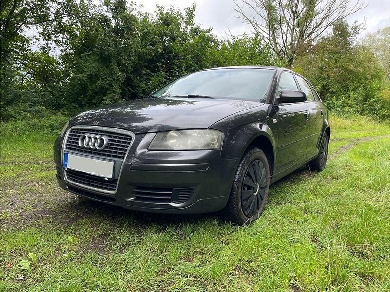 Grau Gebraucht 2005 Audi A3 Sportback Limousine | 2.900 € (Superpreis) - Bild 1/4
