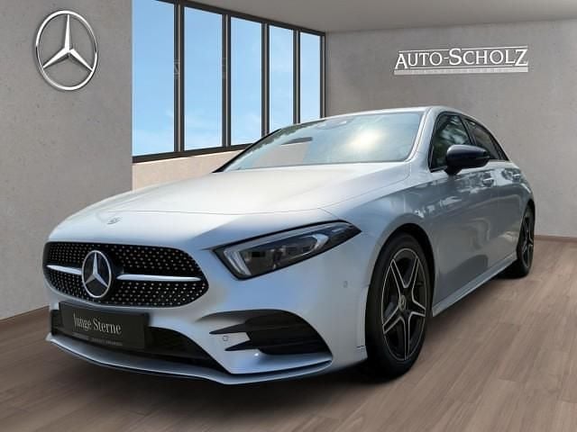 Iridiumsilber Gebraucht 2020 Mercedes A200 AMG Limousine | 25.555 € (Fairer Preis) - Bild 1/4