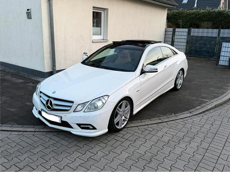Gebraucht Mercedes E350 AMG 231 PS (169 kW) 2011 Weiß Coupé