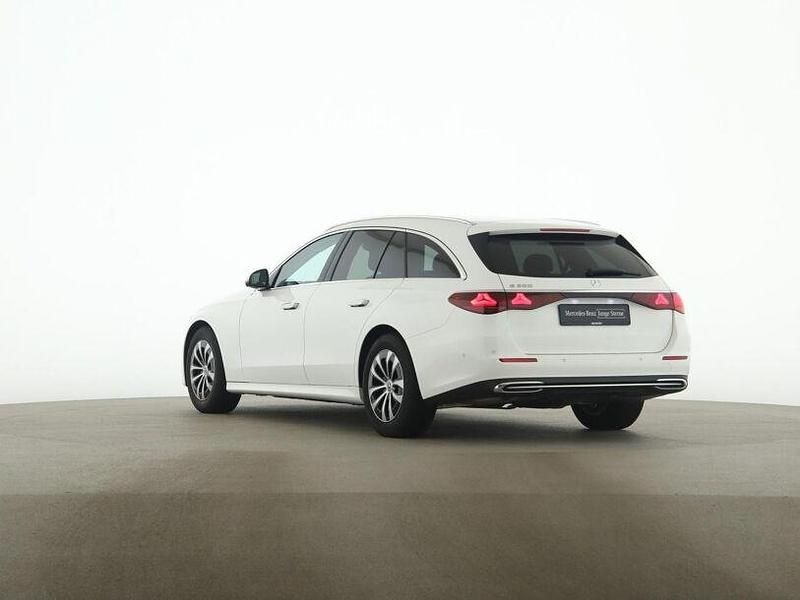 Gebraucht Mercedes E200 Avantgarde 204 PS (150 kW) 2025 Weiß Limousine