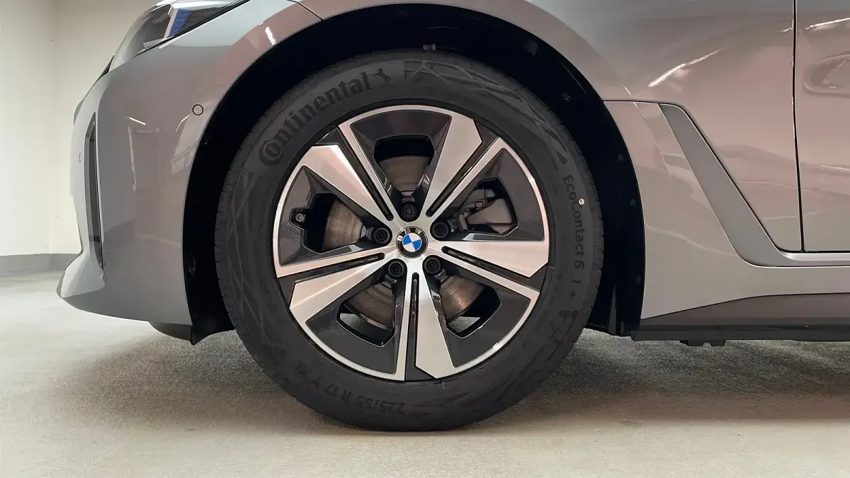Nowe BMW i4 Efficient Dynamics 250 kW (340 KM) 2026 Szary Sedan/Limuzyna