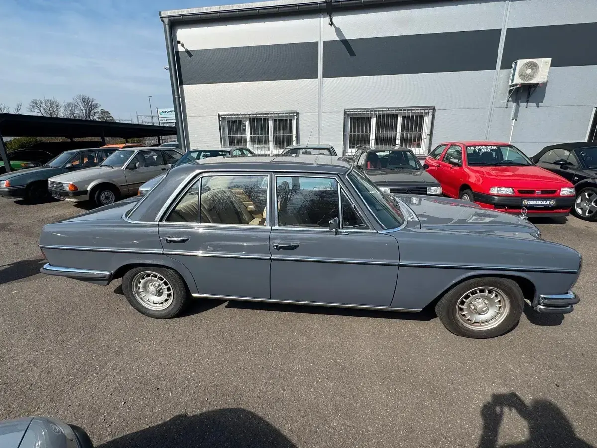 Gebraucht Mercedes W114 185 PS (136 kW) 1973 Grau Limousine