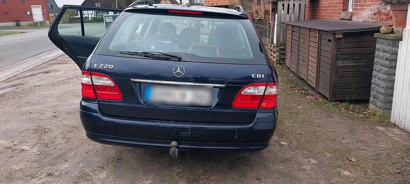 Gebraucht Mercedes E220 150 PS (110 kW) 2005 Blau Kombi