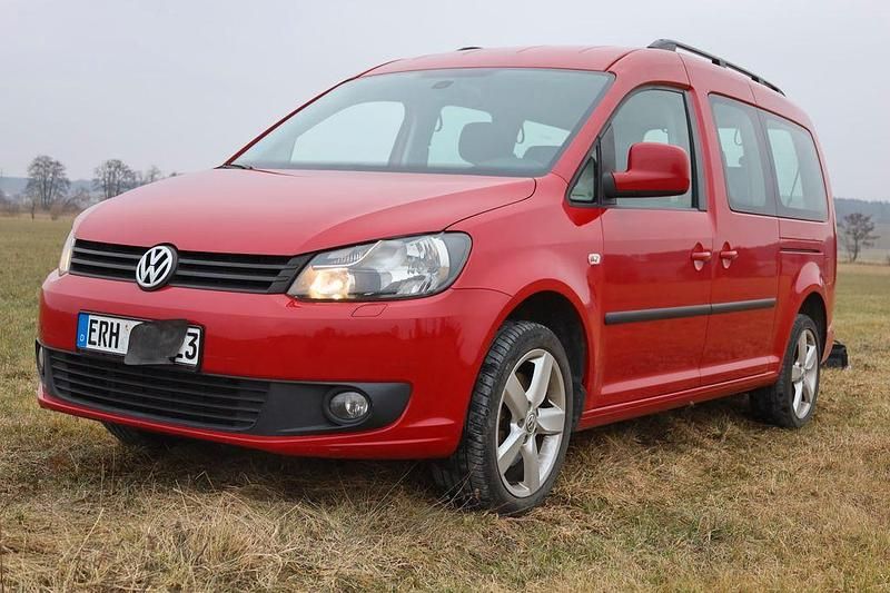 Rot Gebraucht 2013 VW Caddy Maxi Van / Kleinbus | 15.950 € (Teuer) - Bild 1/4