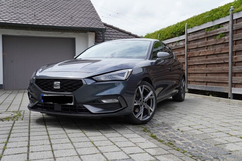 Grau Gebraucht 2020 Seat Leon FR Limousine | 19.499 € (Fairer Preis) - Bild 1/4