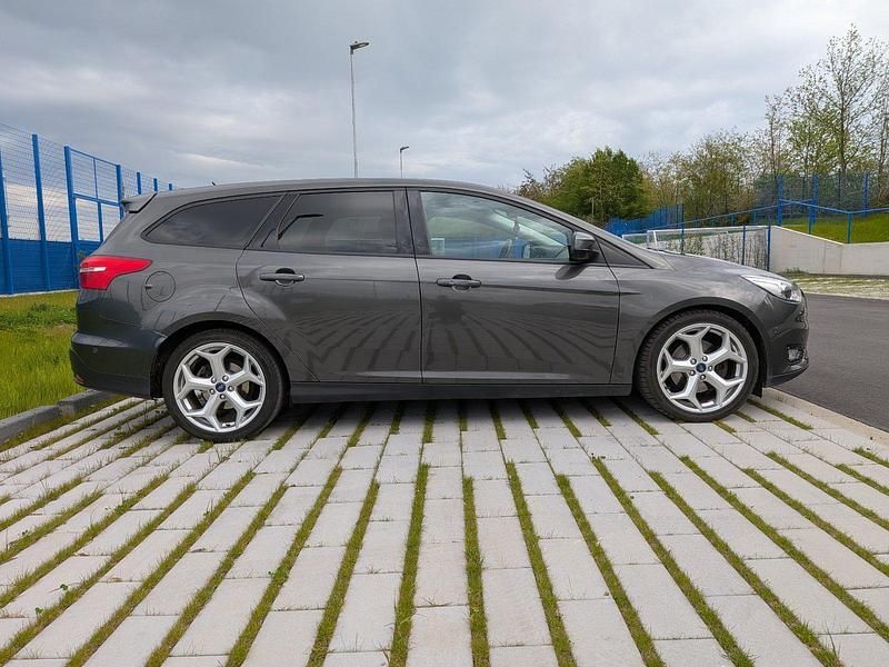 Gebraucht Ford Focus Titanium 150 PS (110 kW) 2017 Grau Kombi