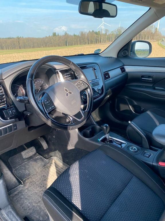 Gebraucht Mitsubishi Outlander 150 PS (110 kW) 2016 Grau SUV