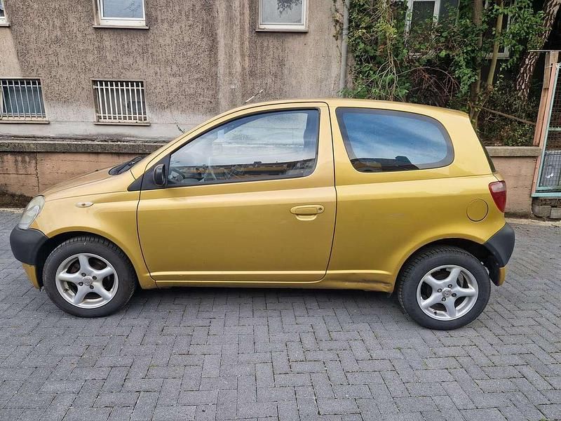 Bronze Gebraucht 1999 Toyota Yaris Kleinwagen | 1.400 € (Etwas zu teuer) - Bild 1/4