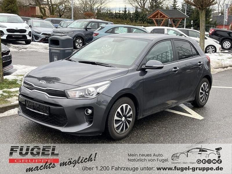Graphite met. Gebraucht 2020 Kia Rio DREAM-TEAM Edition Kleinwagen | 11.899 € (Fairer Preis) - Bild 1/4