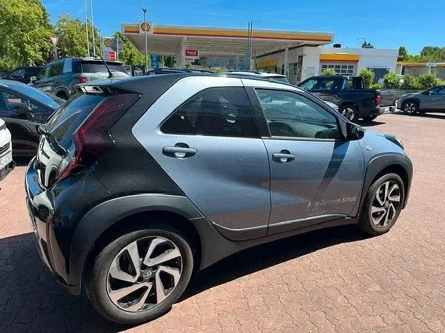 Gebraucht Toyota Aygo X Team 72 PS (52 kW) 2025 Schwarz SUV
